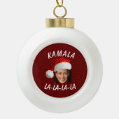 Grappig Kamala Harris Face Santa Hat Kerstmis Keramische Bal Ornament (Voorkant)