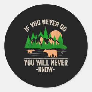 Grappig kampeer shirt als je nooit gaat, zul je no ronde sticker