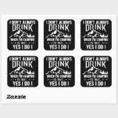 Grappig kamperen en drink gezegden vierkante sticker (Vel)