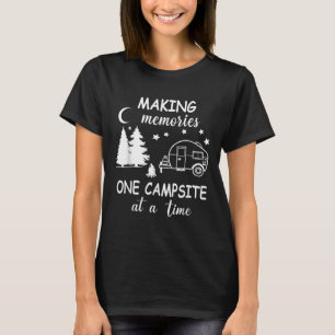 Grappig Kamperen Maakt Herinneringen Eén Kampeerpl T-shirt