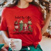 Grappig Kerst Koffie T-Shirt – Aangedreven door Ko