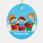 Grappig kerstCarolers in Face Mask Keramisch Ornament (Links)