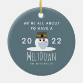 Grappig kerstfeest 2021 Snowman Meltdown gepersona Keramisch Ornament (Achterkant)