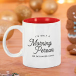Grappig kerstfeest-ochtendpersoon die Stuffer stop Tweekleurige Koffiemok<br><div class="desc">Een grappige mok van de feestdag,  die me voorleest,  ben ik SLECHTS EEN MORNENDE PERSOON OP 25 DECEMBER in een minimalistisch,  modern typografieontwerp. Stomme opberghoes voor de persoon die 's ochtends niet uit bed kan komen!</div>