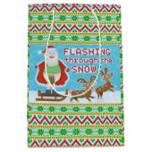 Grappig kerstfeest | Sinterklaas die door de sneeu Medium Cadeauzakje (Voorkant)