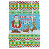 Grappig kerstfeest | Sinterklaas die door de sneeu Medium Cadeauzakje (Achterkant)