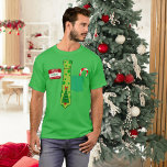 Grappig kerstfeest t-shirt<br><div class="desc">Het perfecte shirt voor kerstfeestjes: compleet met een persoonlijke naam,  smerig kerststropdas en een snoepriet in je zak!</div>