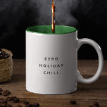 Grappig kerstfeestdag met minimale typografie tweekleurige koffiemok<br><div class="desc">Een grappige mok van de feestdag die ZERO HOLIDAY CHILL leest in een minimalistisch,  modern typografisch ontwerp. De stutstut voor de persoon komt in de kerst-geest.</div>