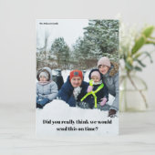 Grappig Kerstmis Familie Uitstel Verlaat Feestdagenkaart (Staand voorkant)