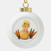 Grappig kerstornament met Happy Playful Duck Keramische Bal Ornament (Voorkant)