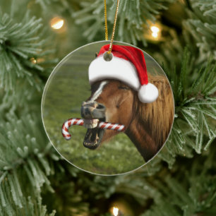 Grappig kerstpaard met kersthoed keramisch ornament
