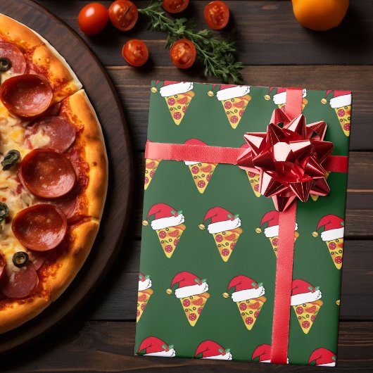 Grappig kerstvizza-slices in Santa Hats Green Cadeaupapier