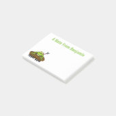 Grappig kikkikken bij het vangen van vliegend cart post-it® notes (Schuin)