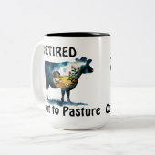 Grappig Koe Boerderij Thema Pensioen naar de wei Tweekleurige Koffiemok (Voorkant links)