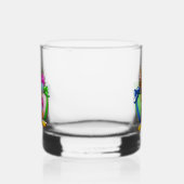 Grappig konijn dat een paasei bijt whisky glas (Links)