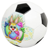 Grappig konijn dat in een paasei bijt voetbal (Drie kwart)