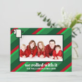 Grappig, kovid kerst dat we erin rolden feestdagenkaart (Staand voorkant)