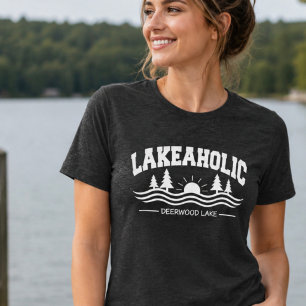 Grappig Lakeaholic Deerwood Lake Klassiek Merenlev Tri-Blend Shirt