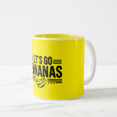 Grappig Let's Go Bananas Distressed Banana Tweekleurige Koffiemok (Voorkant rechts)