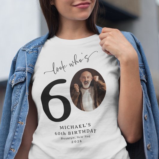 Grappig 'Look Who's 60' Stijlvolle 60e verjaardag T-shirt