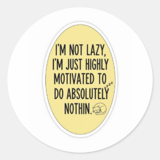 Grappig lui citaat T-shirt – zeer gemotiveerd om t Ronde Sticker