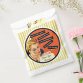 Grappig meisje dat kaarsen uitblaast bedankzakje (Gezegeld)