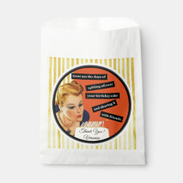 Grappig  meisje dat kaarsen uitblaast bedankzakje