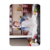 Grappig meisje in rommelige keuken magneet (Verticaal)