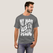 Grappig mijn moeder zegt dat ik speciaal ben voor t-shirt (Voorkant volledig)