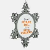 Grappig nekchirurgie herstel tin sneeuwvlok ornament (Links)
