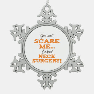 Grappig nekchirurgie herstel tin sneeuwvlok ornament