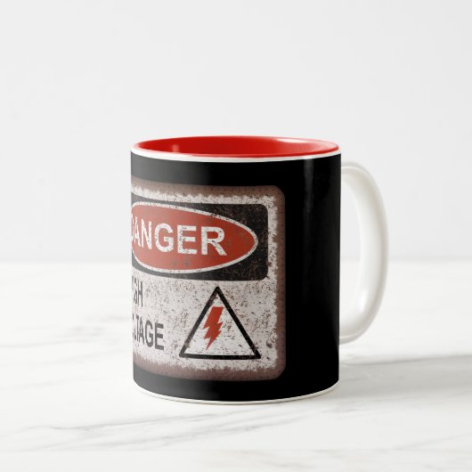 Grappig Nerd Gift. Gevaar, hoogspanning. Gekke mok (Voorkant rechts)