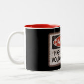 Grappig Nerd Gift. Gevaar, hoogspanning. Gekke mok (Links)