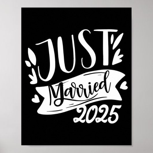 Grappig Net Getrouwd 2025 Schattige Bruid En Bruid Poster (Voorkant)