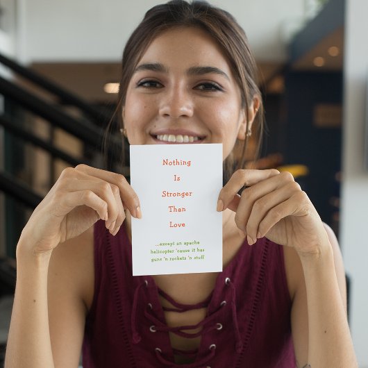 Grappig Niets is Sterker Dan Liefde Humor Quote Feestdagen Kaart