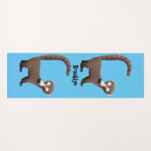 Grappig nieuwsgierig coatimundi cartoon illustrati yogamat (Voorkant (horizontaal))