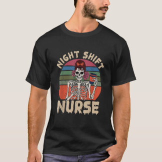 Grappig Night Shift Nurse Skeleton Halloween ER RN T-shirt