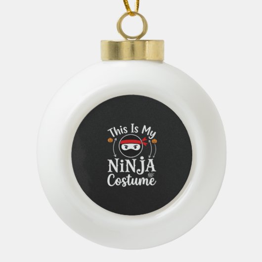 Grappig Ninja Kostuum Halloween Ontwerp_1 Keramische Bal Ornament (Voorkant)