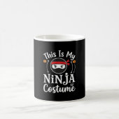 Grappig Ninja Kostuum Halloween Ontwerp_1 Koffiemok (Center)