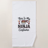 Grappig Ninja Kostuum Halloween Vector Ontwerp_1 Strandlaken (Voorkant)
