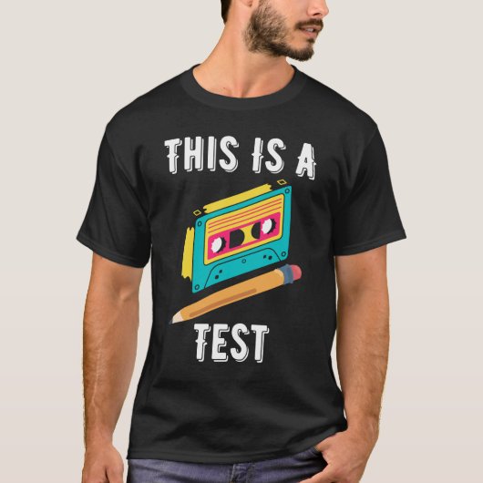 Grappig, nostalgisch, dit is een test T-shirt (Voorkant)