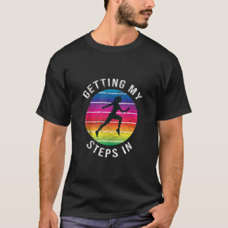 Grappig om mijn stappen te krijgen bij vrouwen die t-shirt