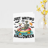 Grappig om te wachten op Halloween Skeleton Spooky Kaart (Gele Bloem)
