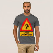 Grappig 'Onder Constructie' Grafisch T-Shirt – Kan (Voorkant volledig)