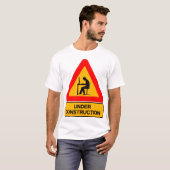Grappig 'Onder Constructie' Grafisch T-Shirt – Kan (Voorkant volledig)