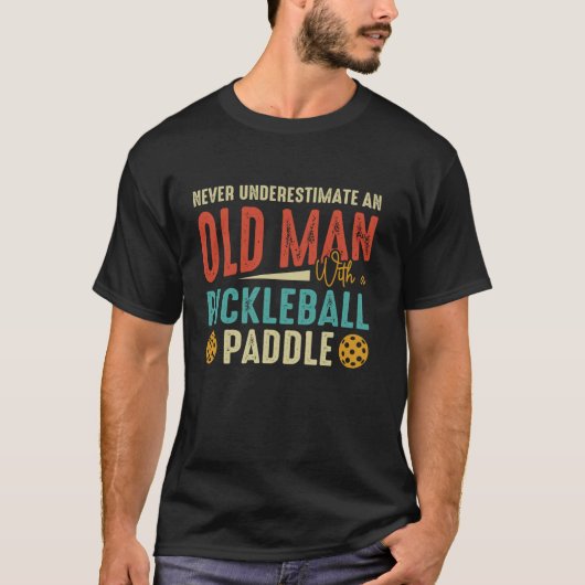 Grappig onderschat nooit oud Man met pickleball T-shirt (Voorkant)