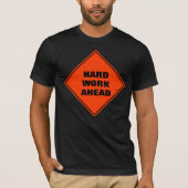 Grappig oranje hard werken voor waarschuwingsteken t-shirt (Voorkant)