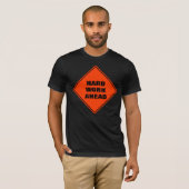Grappig oranje hard werken voor waarschuwingsteken t-shirt (Voorkant volledig)