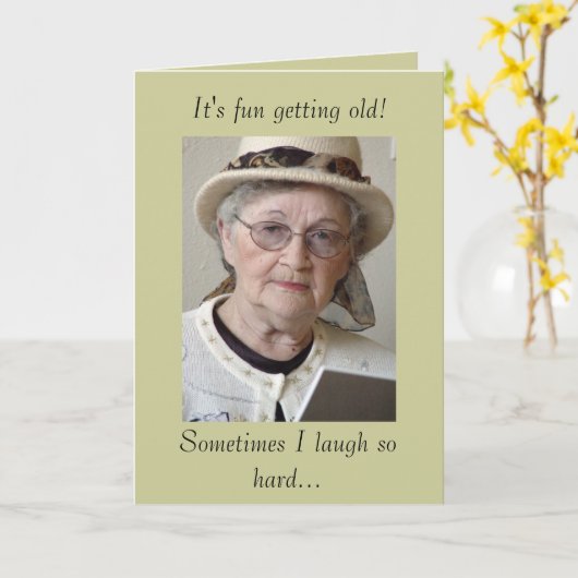 Grappig ouder worden wordt een oude verjaardag kaart (Gele Bloem)