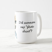 Grappig paard klaar voor een fotoshoot koffiemok (Voorkant rechts)